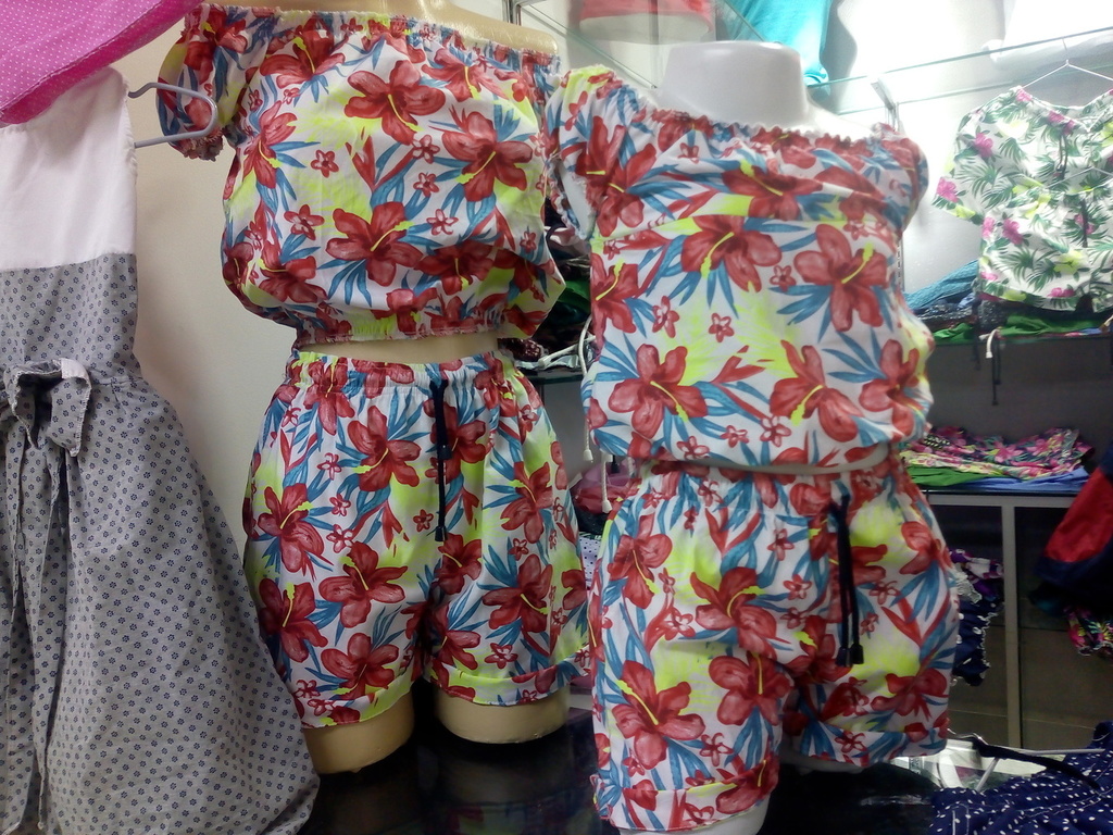 Conjunto de blusa y pantaloneta para niña