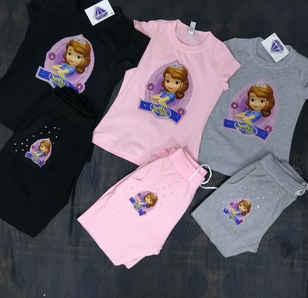 Deportivos, camisetas personalizadas, vestidos, buzos para toda la familia al mejor precio