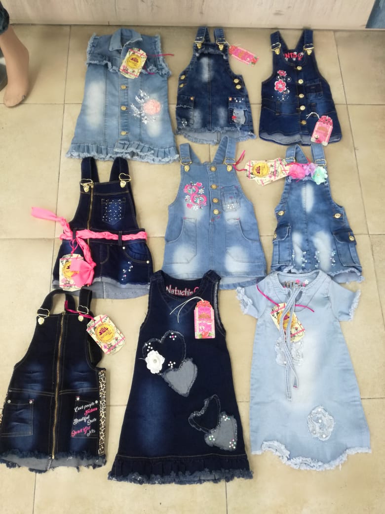 Batas y vestidos en jean para niña