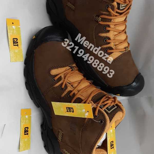 bota en cuero