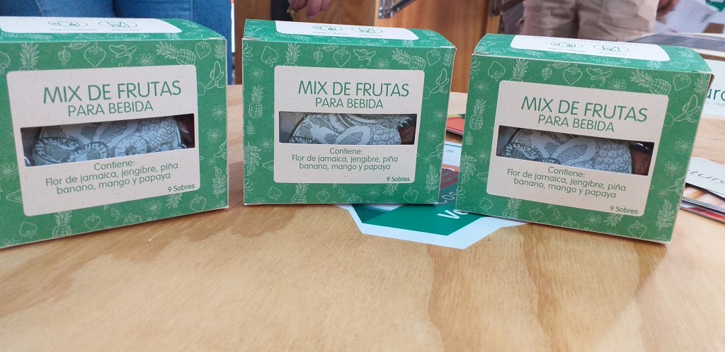 caja de aromáticas de fruta deshidratada 9 unidades(banano, mango, piña, papaya, flor de Jamaica y jengibre)