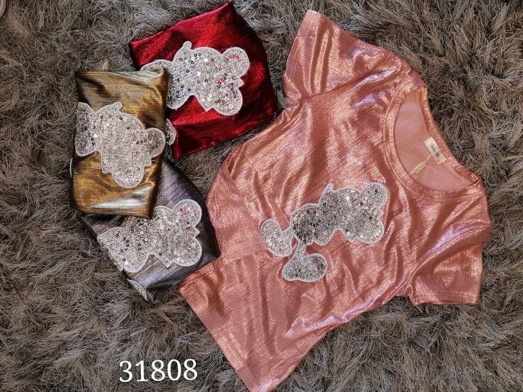 Camiseta dama metalizada con apliques