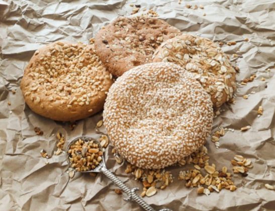 Galleta 10 gr ( con ajonjolí, con mano, con nuez, con avena pasas)