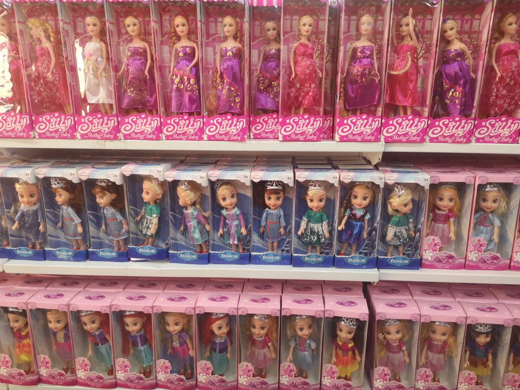 Princesas bebes  y Barbies  Mamá