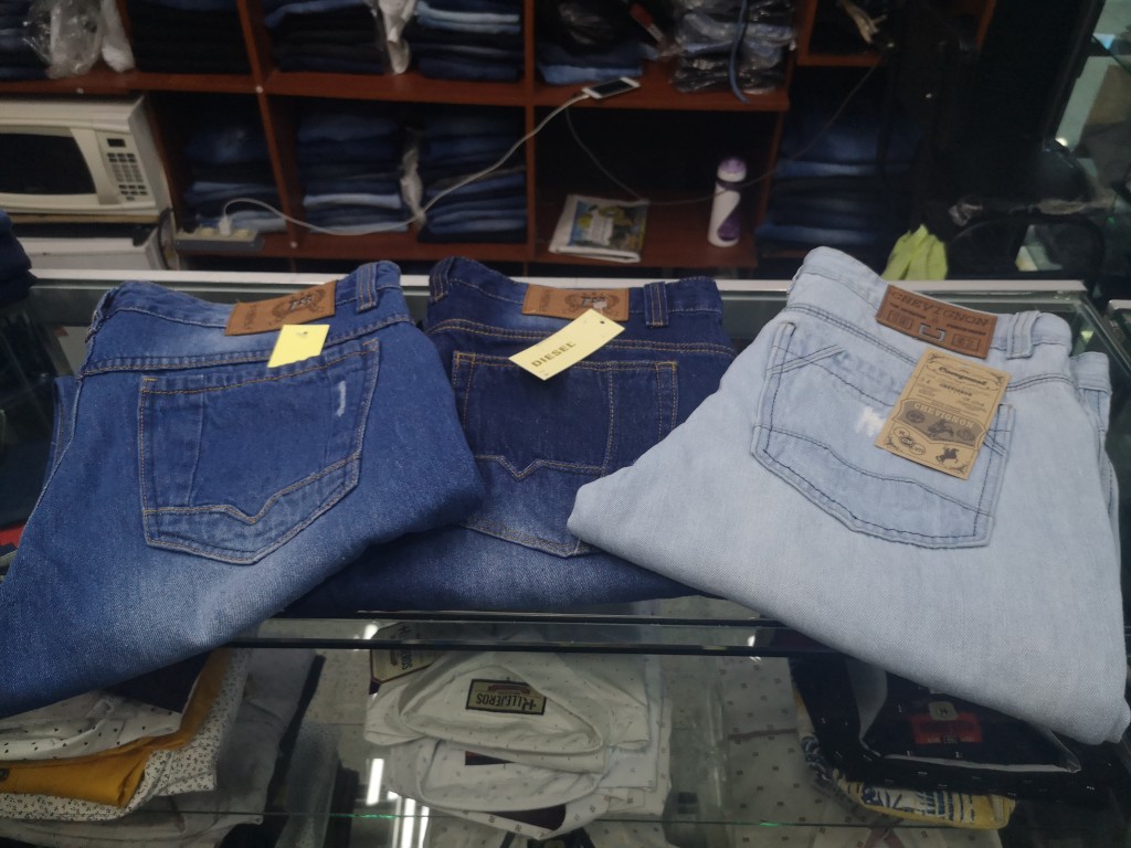 Jeans tela rígida