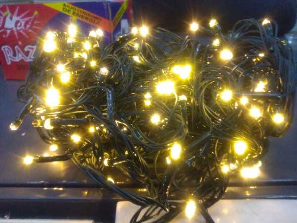 LUZ LINEAL x 200 BOMBILLOS-CABLE VERDE Color:AMARILLO