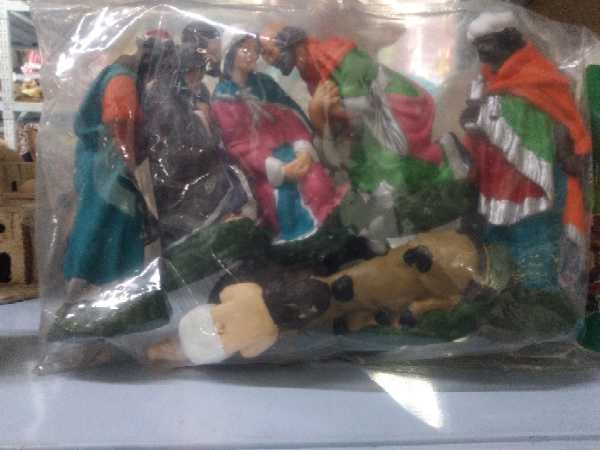 PESEBRE PLASTICO x8 PIEZAS 18cm Color: SURTIDO