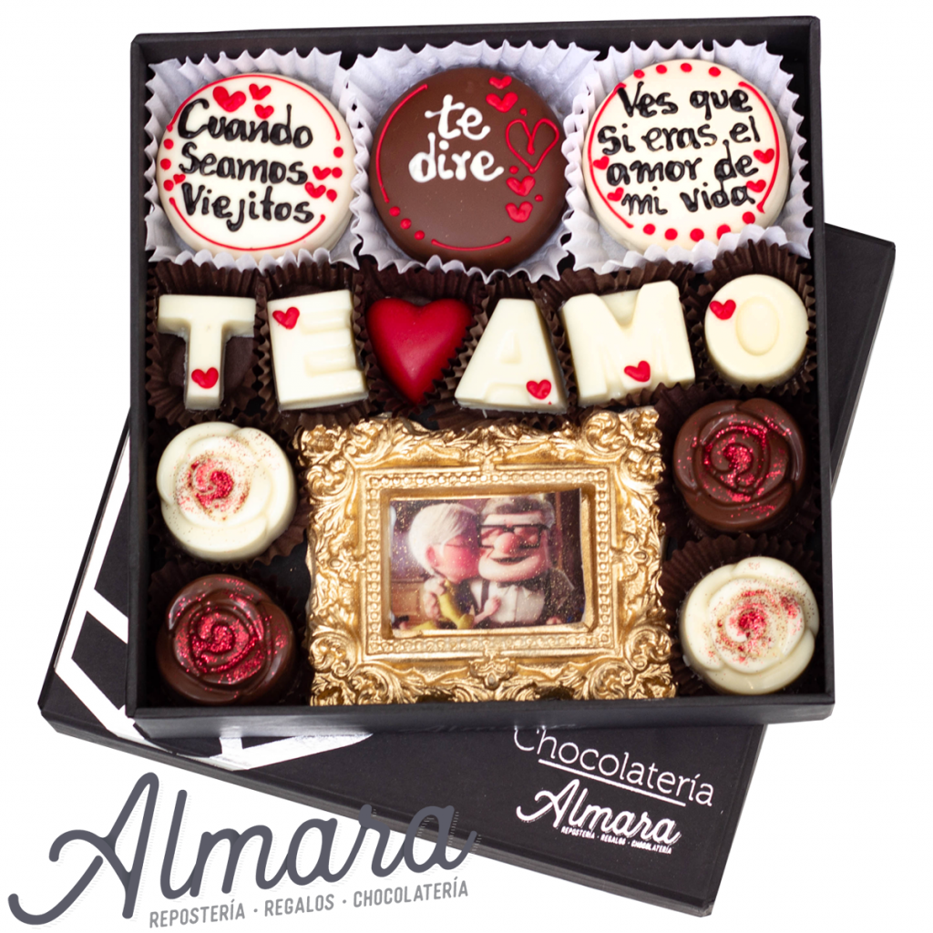 Caja Regalo con alfajores y chocolates viejitos Up