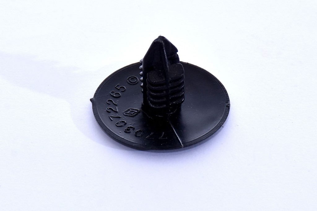 PIN SOMBRILLA GUARNECIDO CLIO-TWINGO #117J