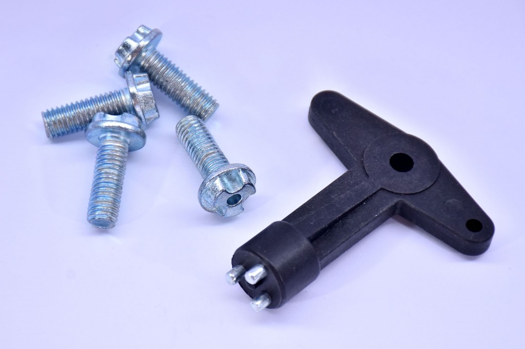 LLAVE COCA RIN CLIO – SYMBOL CON TORNILLO