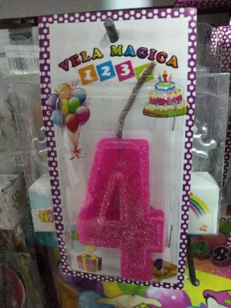 Vela numero 4 fucsia