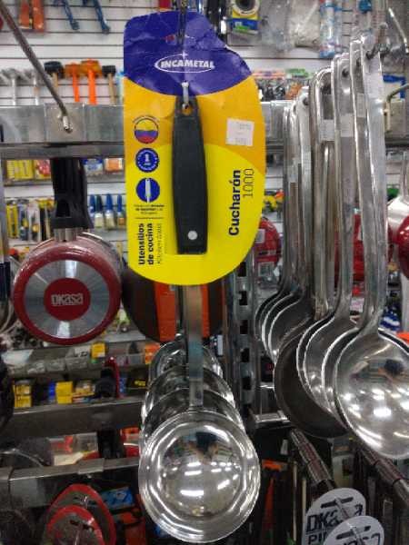 Cucharon acero inoxidable con mango plastico Incametal