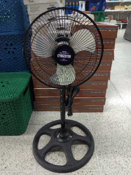 Ventilador sencillo de pie