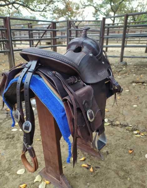 Silla fina en cuero del Valle, herraje americano