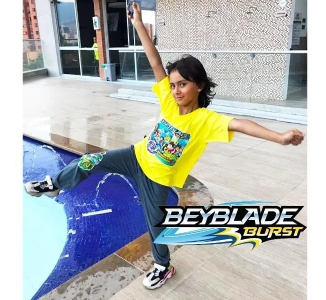 PIJAMA BEYBLADE AZUL REY/ AMARILLO - MANGA CORTA TALLA 10