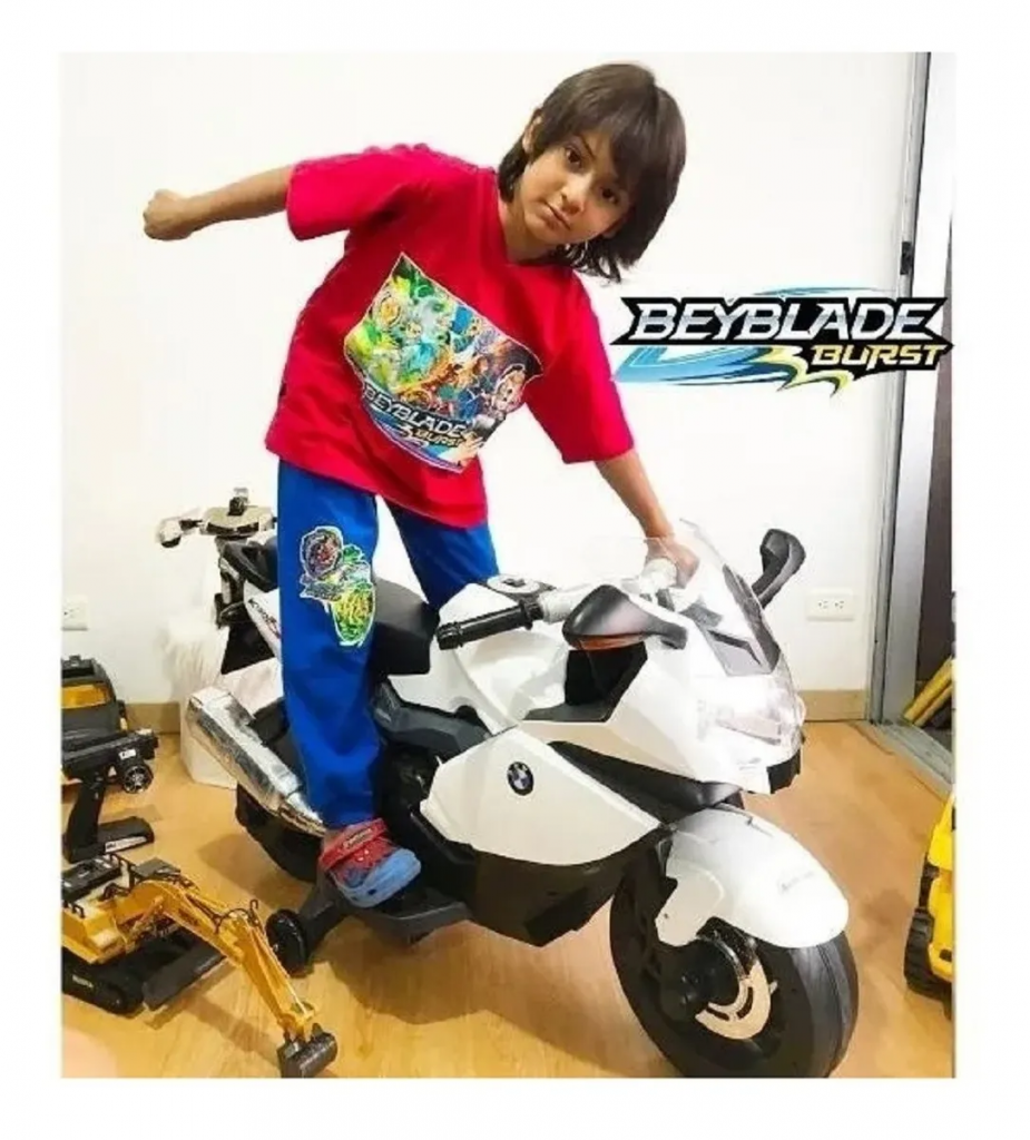 PIJAMA BEYBLADE AZUL REY/ AMARILLO - MANGA CORTA TALLA 10