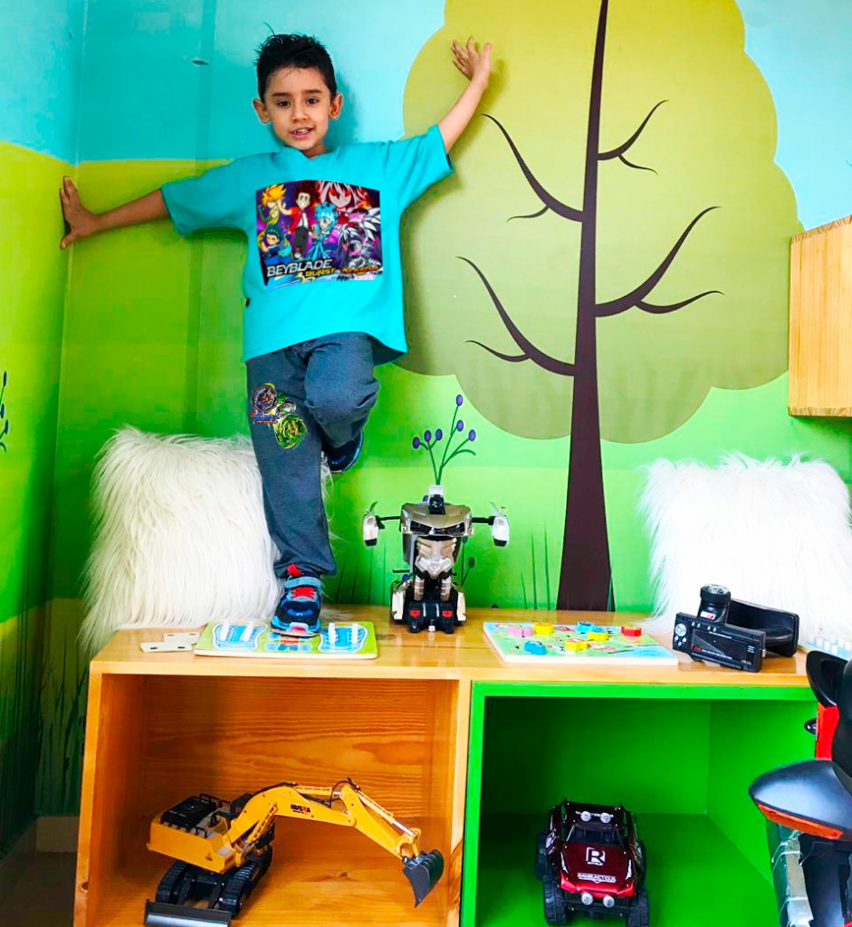 PIJAMA BEYBLADE AZUL REY/ AMARILLO - MANGA CORTA TALLA 10