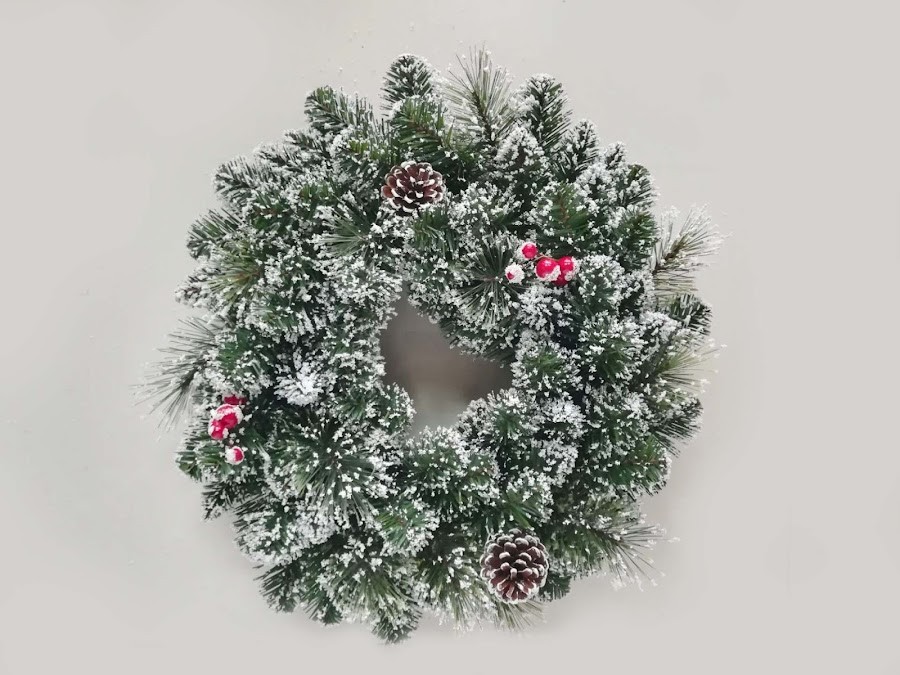 $ Corona Navideña Grand Con Nieve X1Und Nav18