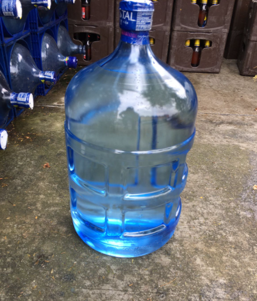 botellon agua (incluye el botellon)
