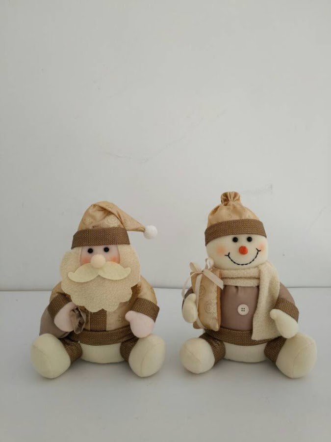 $ Muñeco Navideño Surtido Grand Santa/Snowman Mediano Color Dorado X1U