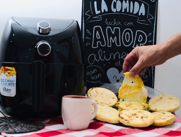 AREPAS POR 6 UNIDADES RELLENAS DE MOZARELLA