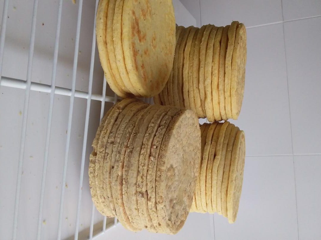 Arepa De Maiz Pelado Con Queso